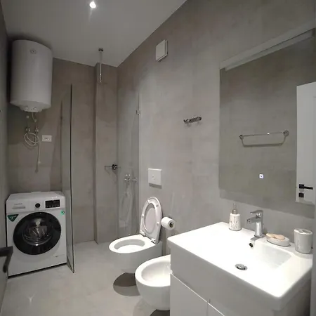 Apartment Center Oasis